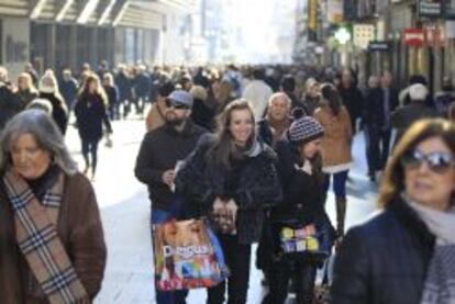 Compras en la calle Preciados en Madrid