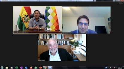 Captura de pantalla de la reunión entre Luis Arce, presidente de Bolivia, el Nobel de economía Joseph Stiglitz y Diego Von Vacano, académico de Texas A&M, el 13 de abril de 2021.