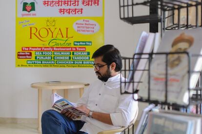 Algunos universitarios viajan desde Bombay y otras grandes ciudades del estado para consultar los singulares ejemplares en lengua marathi de las pequeñas bibliotecas de Bhilar.