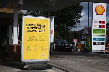 Una gasolinera de Londres anunciaba este lunes su cierre por falta de combustible