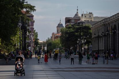 Aspecto de las inmediaciones del Palacio Real de Madrid, el domingo 24 de mayo.