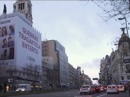 La lona sobre el edificio del Círculo de Bellas Artes. 