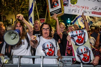 Un grupo de manifestantes en una marcha contra las políticas de Netanyahu cerca de su residencia en Jerusalén, el sábado.