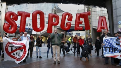 Manifestantes contra el CETA en Bruselas el pasado octubre.