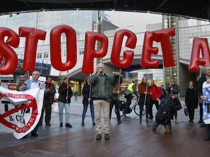 Manifestantes contra el CETA en Bruselas el pasado octubre.