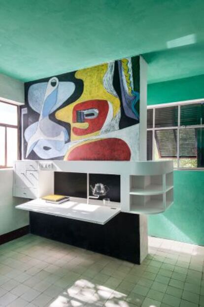 Uno de los murales que Le Corbusier pintó dentro de la Casa E1027, en la Costa Azul (Francia).