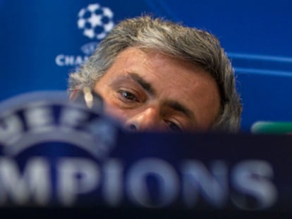 El entrenador del Real Madrid, José Mourinho, durante la rueda de prensa previa a la semifinal ante el F.C Barcelona.