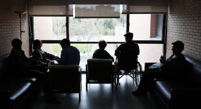  Varios pacientes ingresados en un hospital. 