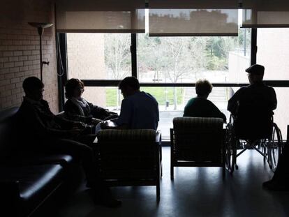  Varios pacientes ingresados en un hospital. 