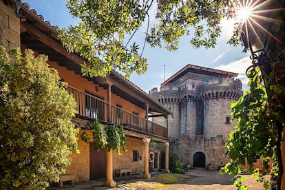 Granadilla, una antigua villa amurallada de origen feudal, es uno de los pueblos con más encanto de los que se pueden visitar en el norte de Cáceres.