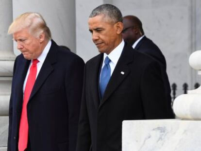 El presidente de Estados Unidos, Donald Trump, y su predecesor, Barack Obama.