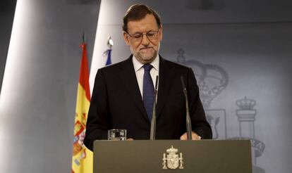 Rajoy lee una declaración institucional por el Brexit.