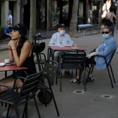 Terraza de la Rambla de Poblenou el primer día de la fase 1