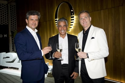 Alberto de Aza, director de Fiat y Abarth en España; Uri Nachoom, vicepresidente de OneOcean Club, y Mathías de Alzúa, de Idesa