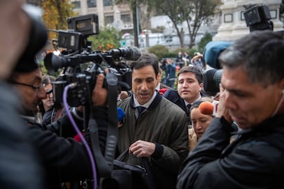 El consejero republicano Luis Silva en la sede del Congreso de Santiago.