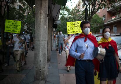 Las protestas contras las prórrogas del estado de alarma. Manifestación en la calle Núñez de Balboa, en mayo, contra el estado de alarma.