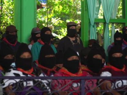 Decenas de pueblos nativos en México eligen una mujer indígena, Maria de Jesus Patricio, para los comicios de 2018 en una iniciativa respaldada por el EZLN