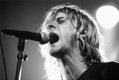 "Kurt Cobain tiene uno o dos discos, eso no es suficiente. ¿Sólo porque estás muerto eso te hace un icono? No y no", sentenció el cantante y bajista de Kiss Gene Simmons. En la imagen, Cobain durante una actuación en Ámsterdam el 25 de noviembre de 1991.