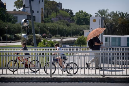 Llega el buen tiempo y apetece desempolvar las bicicletas para hacer ejercicio y disfrutar del ocio en familia.