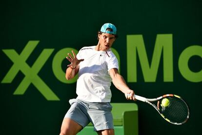 Nadal, en un entrenamiento en Doha este lunes.