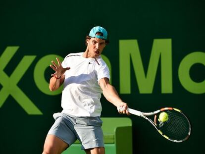 Nadal, en un entrenamiento en Doha este lunes.