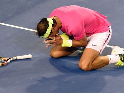 Nadal celebra su triunfo ante Smyczek