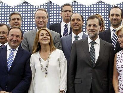 Rajoy, ayer, con los dirigentes del PP