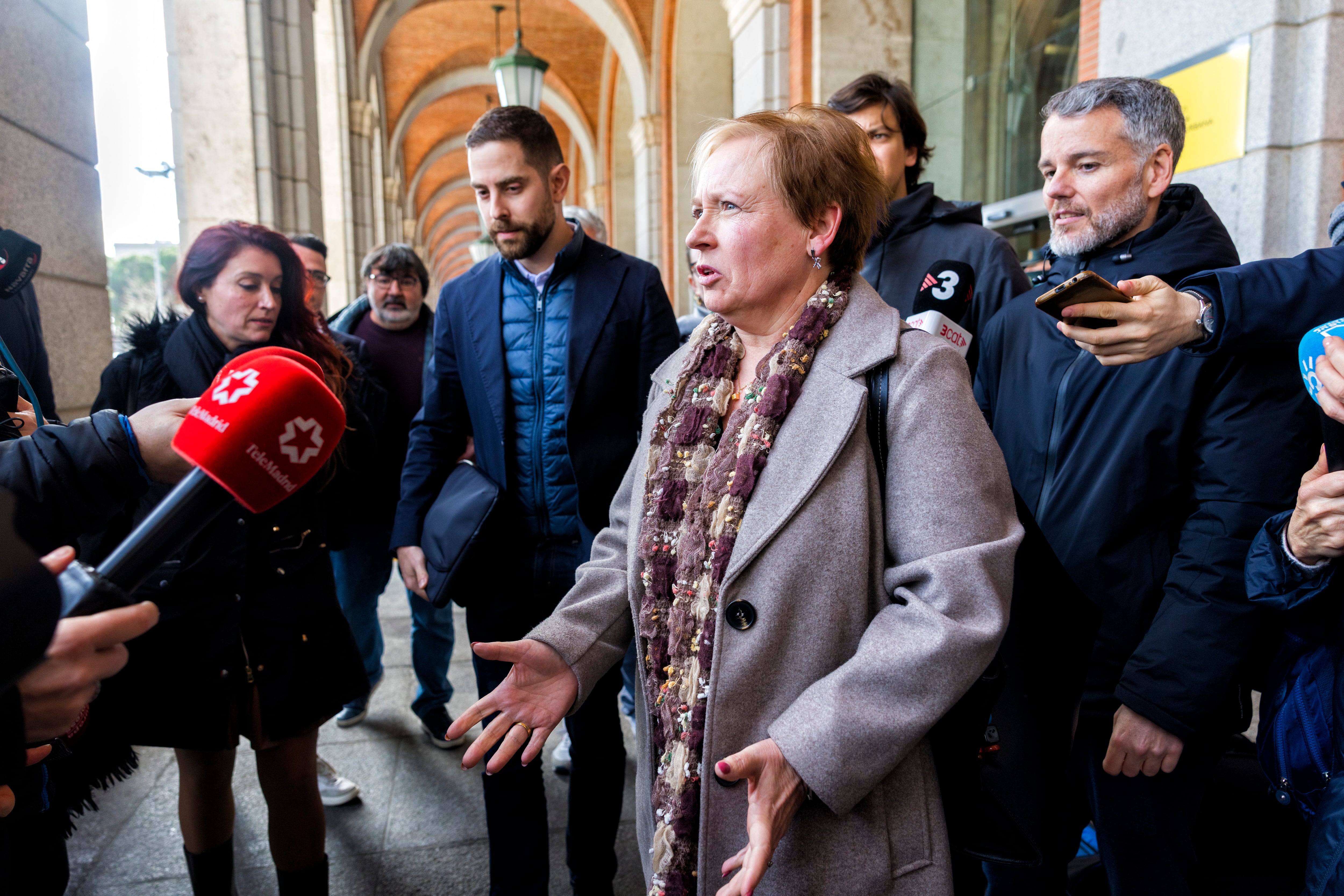 Representantes de los sindicatos ferroviarios, al salir de su reunión con Puente este miércoles.