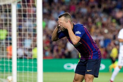 Jordi Alba celebra con este gesto su gol ante el Huesca. 