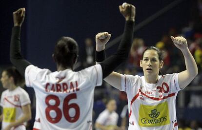 Shandy Cabral y Patricia Elorza celebran un gol.