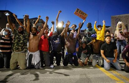 Manifestantes en contra del abuso policial en Minneapolis.