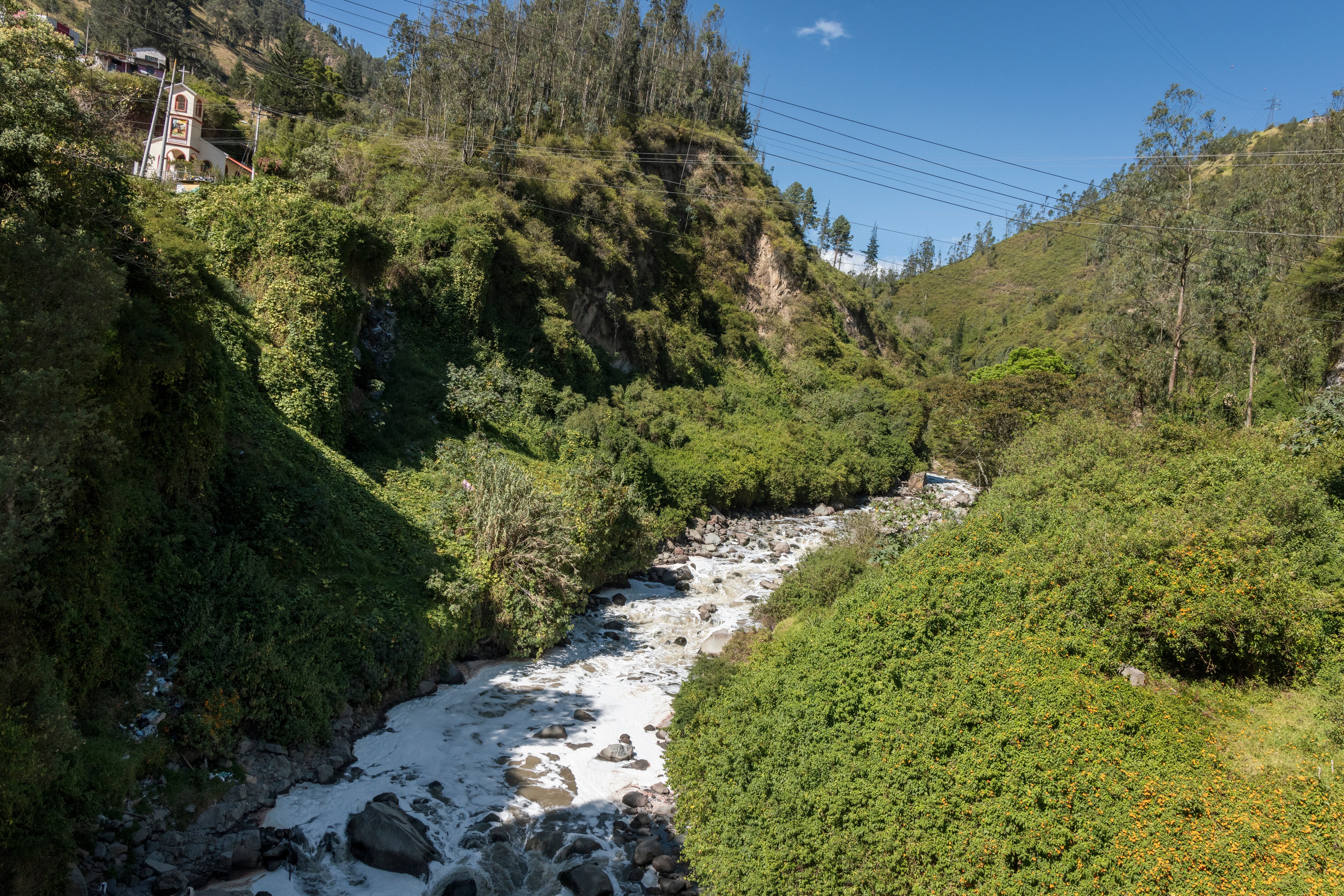 El río Machángara atraviesa 22 kilómetros de la ciudad de Quito (Ecuador) y uno de los más contaminados del país.