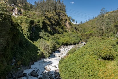 El río Machángara atraviesa 22 kilómetros de la ciudad de Quito (Ecuador) y uno de los más contaminados del país.