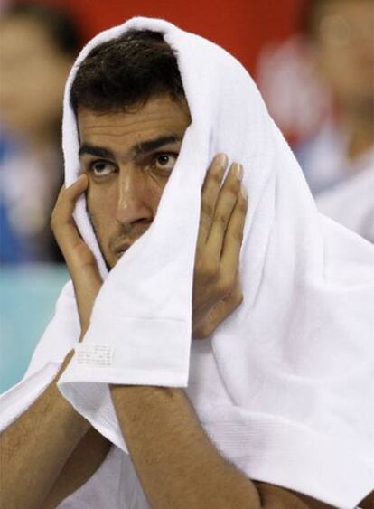 Hamed Hadadi, en el banquillo durante el partido contra Croacia.