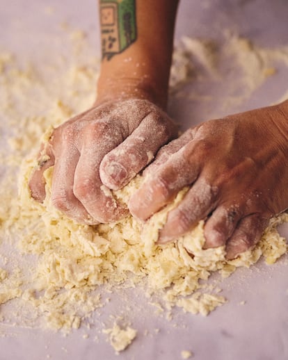 Hacer pasta casera es fácil y hasta terapéutico. Solo requiere paciencia y cariño.