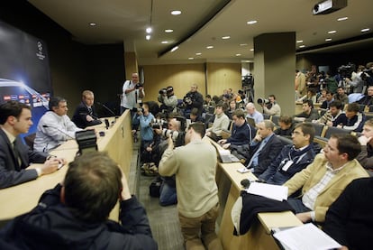 El entrenador portugués, cuando dirigía al Chelsea, en la sala de prensa del Camp Nou.