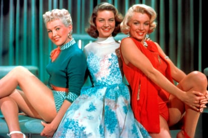 Harás que el 'evasé' destaque
	

	Betty Grable, Lauren Bacall y Marilyn Monroe en Cómo casarse con un millonario (1953).