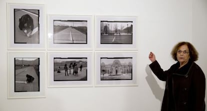 Lotty Rosenfeld, en Sevilla, en una exposición de 2013 sobre su obra.