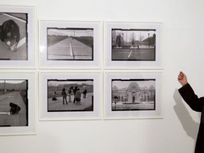 Lotty Rosenfeld, en Sevilla, en una exposición de 2013 sobre su obra.