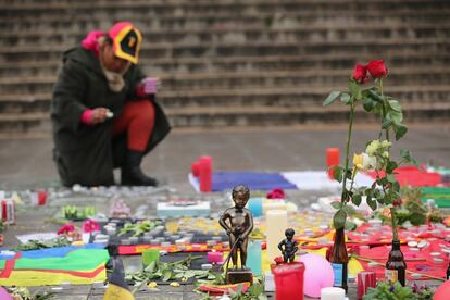 Homenaje a las víctimas en la plaza de la Bolsa este miércoles en Bruselas.