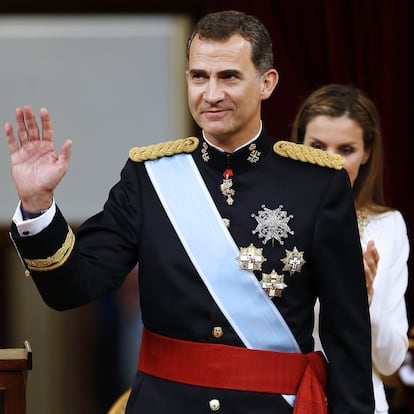 MADRID, SPAIN - JUNE 19: (LtoR) King Felipe VI of Spain at the Congress of Deputies during his first speech to make his proclamation as King of Spain to the Spanish Parliament on June 19, 2014 in Madrid, Spain. The coronation of King Felipe VI is held in Madrid. His father, the former King Juan Carlos of Spain abdicated on June 2nd after a 39 year reign. The new King is joined by his wife Queen Letizia of Spain. (Photo by Paco Campo /EFE - Pool Getty Images)