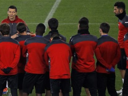 Galca, en el centro, en su primer entrenamiento con el Espanyol.