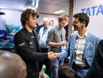 Carlsen felicita hoy a Giri tras ganar su última partida