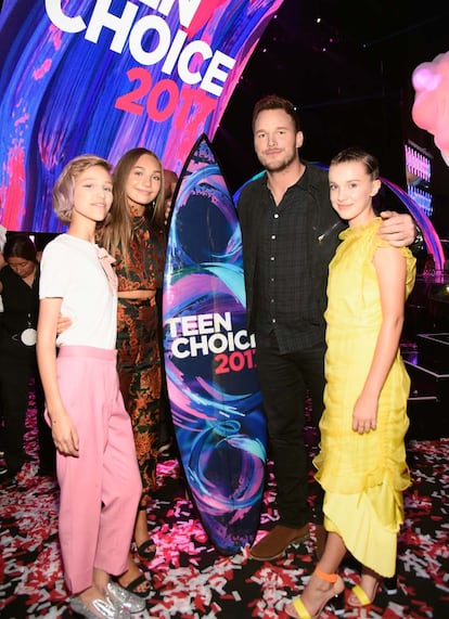 Grace VanderWaal, Maddie Ziegler, Chris Pratt, que se llevó el premio a mejor actor en película de acción por su papel en la segunda parte de Guardianes de la Galaxia, y Millie Bobby Brown.