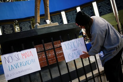 A journalist places a banner during a protest demanding justice after the murder of photojournalist Ismael Villagomez Tapia of the local newspaper El Heraldo de Juarez