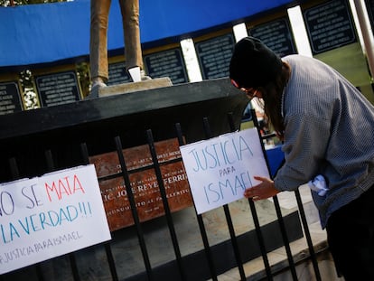 A journalist places a banner during a protest demanding justice after the murder of photojournalist Ismael Villagomez Tapia of the local newspaper El Heraldo de Juarez