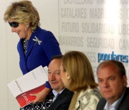 La presidenta madrileña, en una reunión reciente de la dirección del PP.