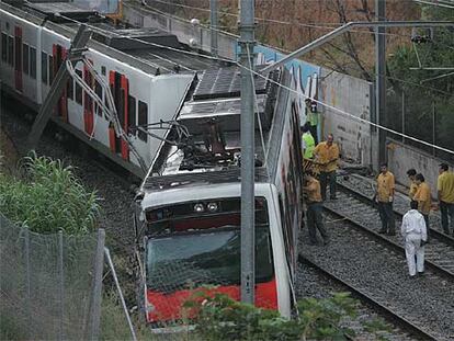 El convoy de Ferrocarrils de la Generalitat que descarriló ayer en Rubí.