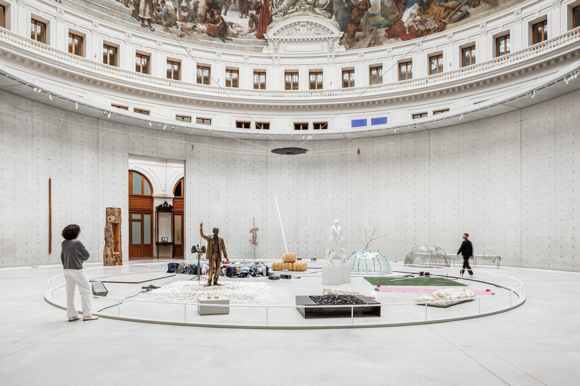 La exposición 'Arte Povera' en la Bolsa de Comercio de París, sede de la colección de François Pinault.
Florent Michel (La Bourse de Commerce / Pinault Collection)