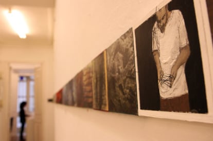 Un aspecto de la exposición con obras de una treintena de artistas ligados a Málaga.